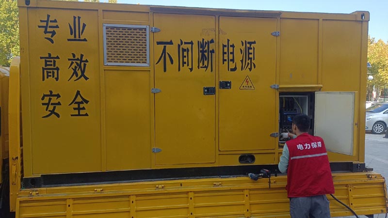 振安柴油发电机组和UPS电源配合使用时，如何避免切换过程中的电力中断？