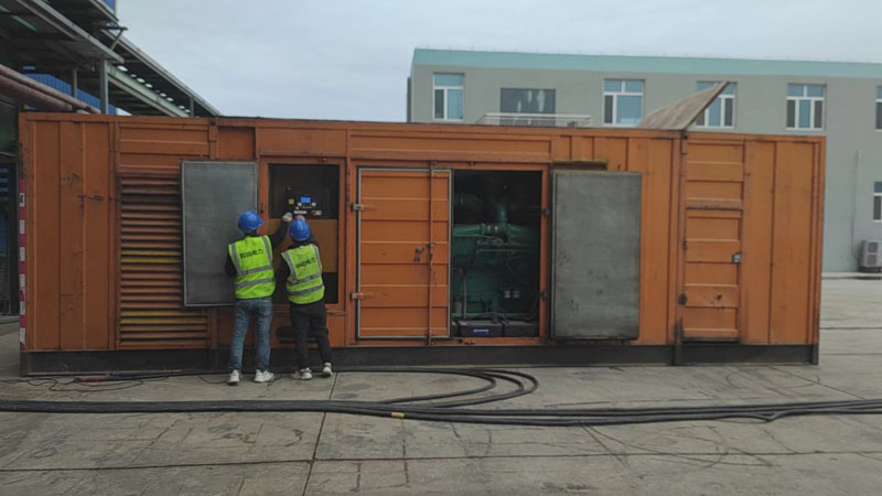 振安如何检查柴油发电机组的机油油位？